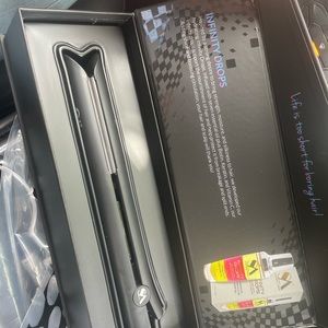 Straight Ahead hair straightener